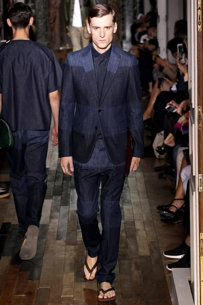Look 14